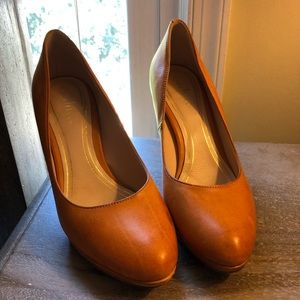 Cole Haan tan leather pumps